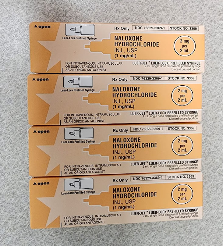 Naloxone pouch naloxone